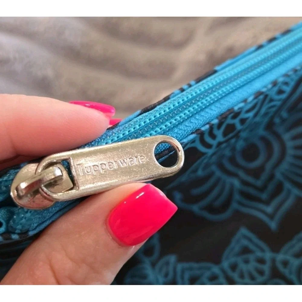 Tupperware large zipper