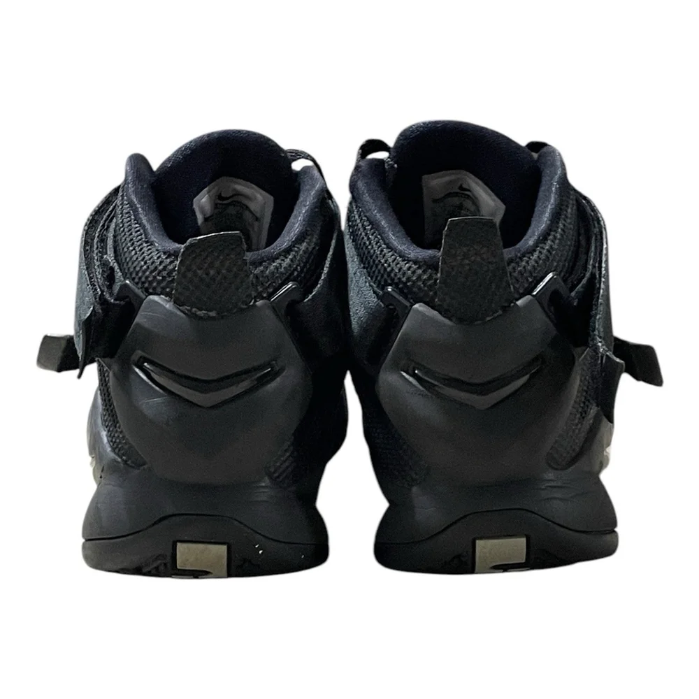 Nike lebron soldier