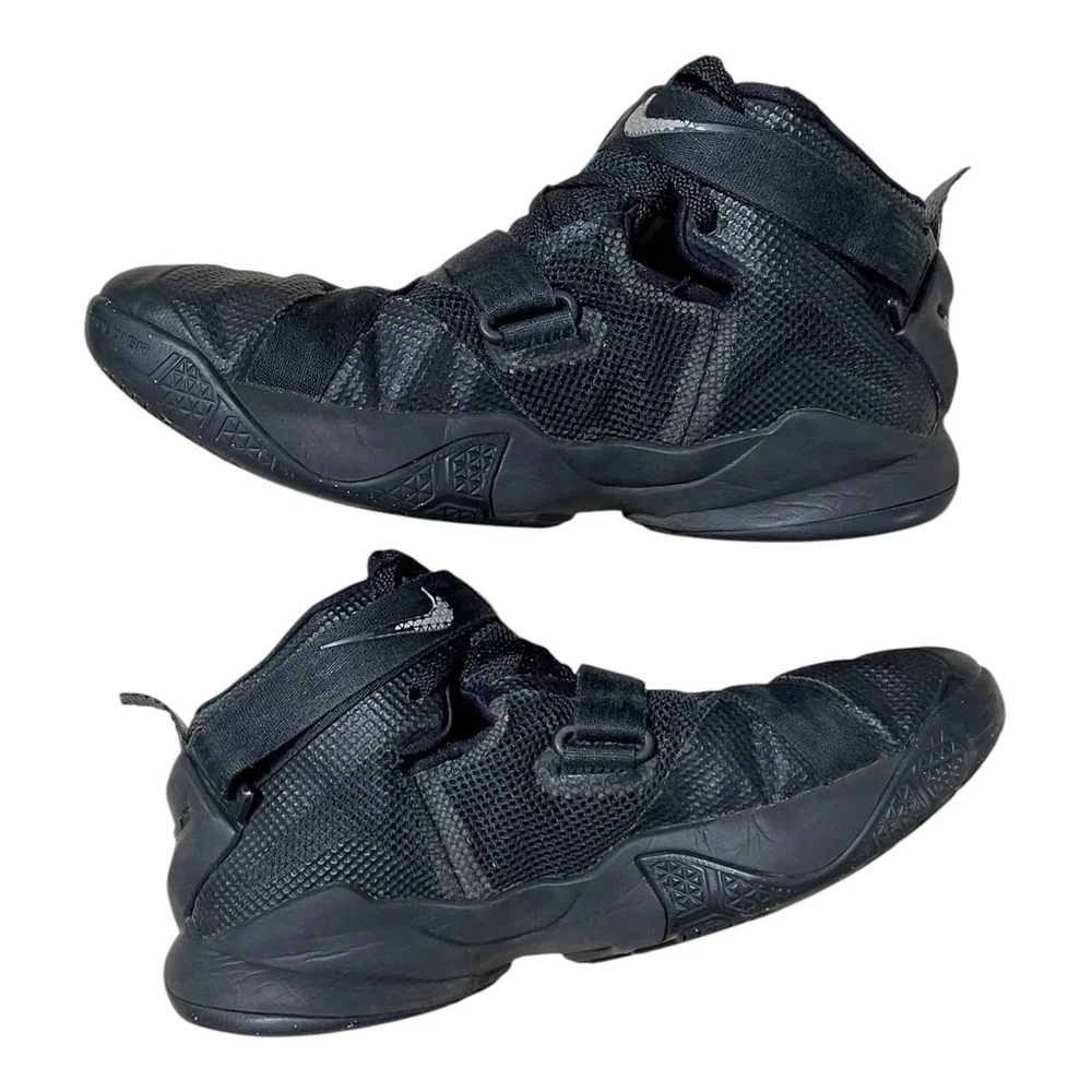 Nike lebron soldier