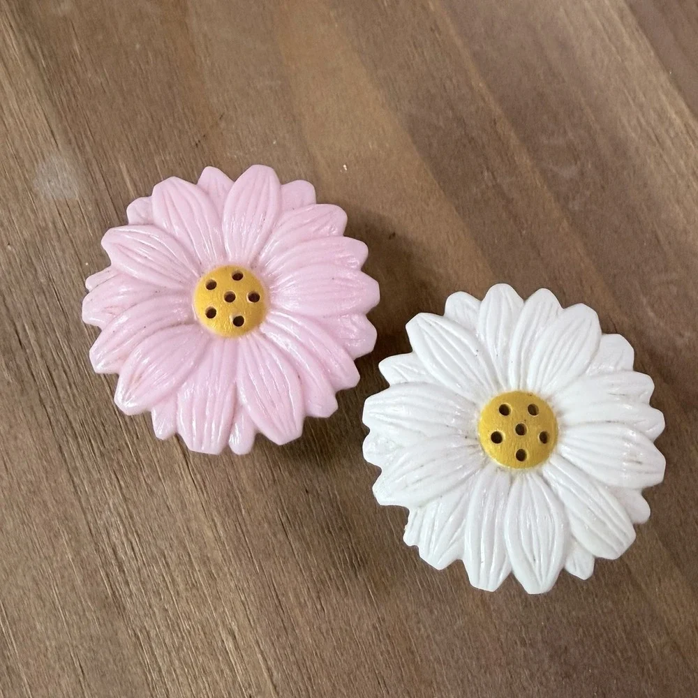The Unbranded Brand vintage daisy