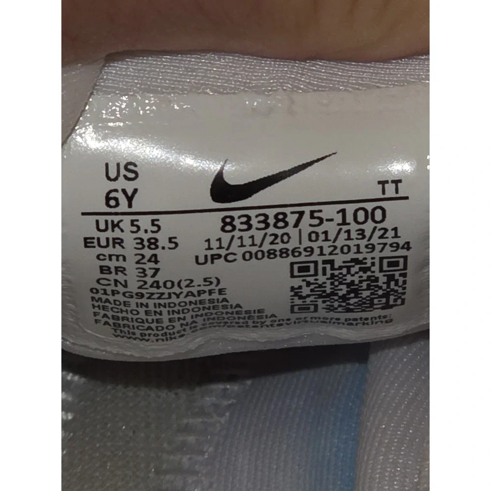 Nike‎ Air Presto (GS) Youth Size 6Y Running Shoes Triple White