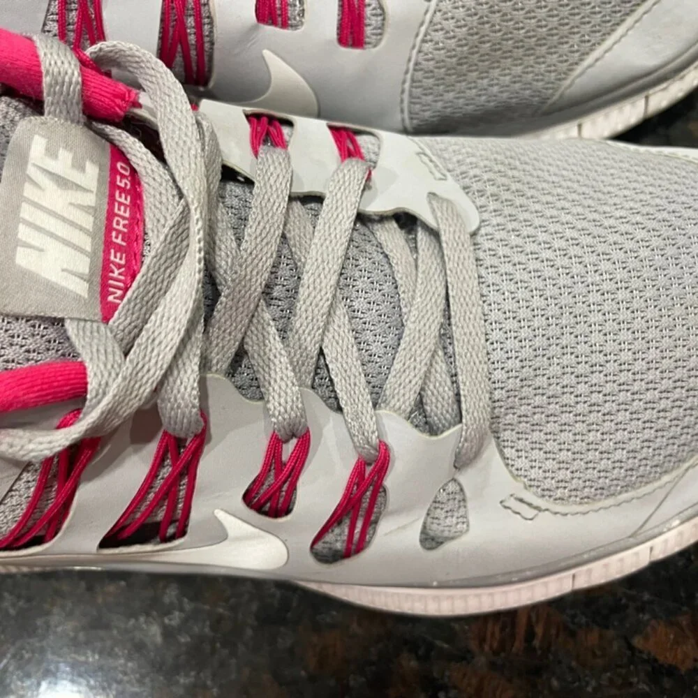 NIKE FREE‎ RUN 5.0 WOLF GREY AND HOT PINK SNEAKERS SZ 10 SPORTY RUNNING GYM YOGA