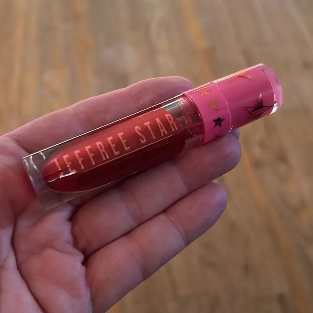 Jeffree Star Velour Liquid Lipst POINTSETTIA