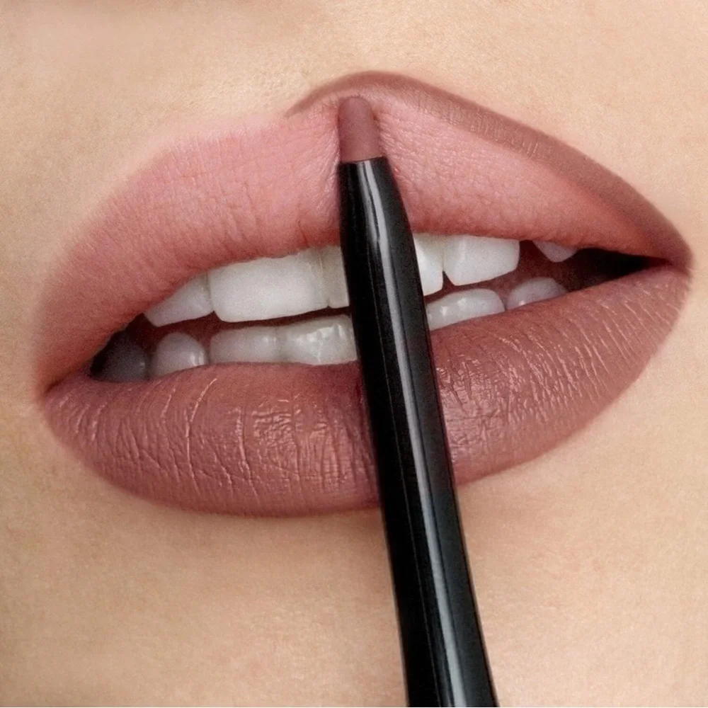 ❄️ MAKEUP REVOLUTION | Retro Luxe Lip Contour Kit - Pencil Lipstick Integrity