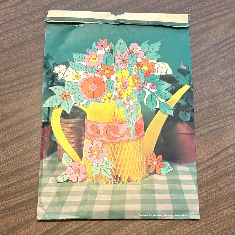 VINTAGE Gibson Centerpiece Honeycomb Flower Pot Paper Decoration 1977