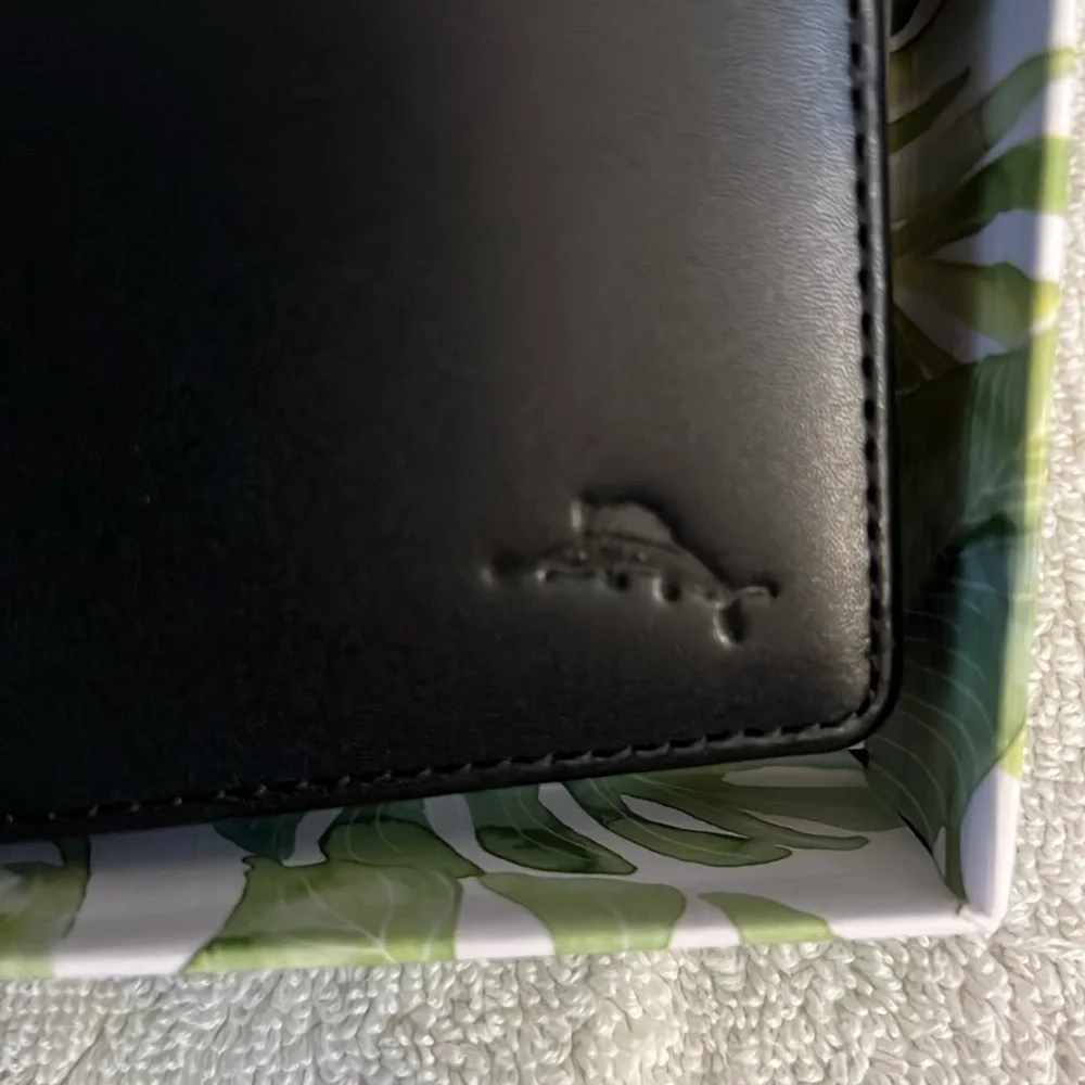 Tommy Bahama nib elegant