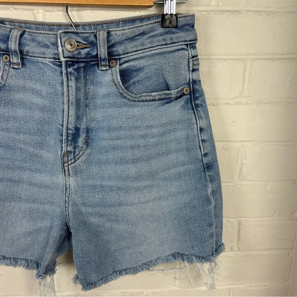 American Eagle Light Wash Mom Jean Shorts Size 2 Long