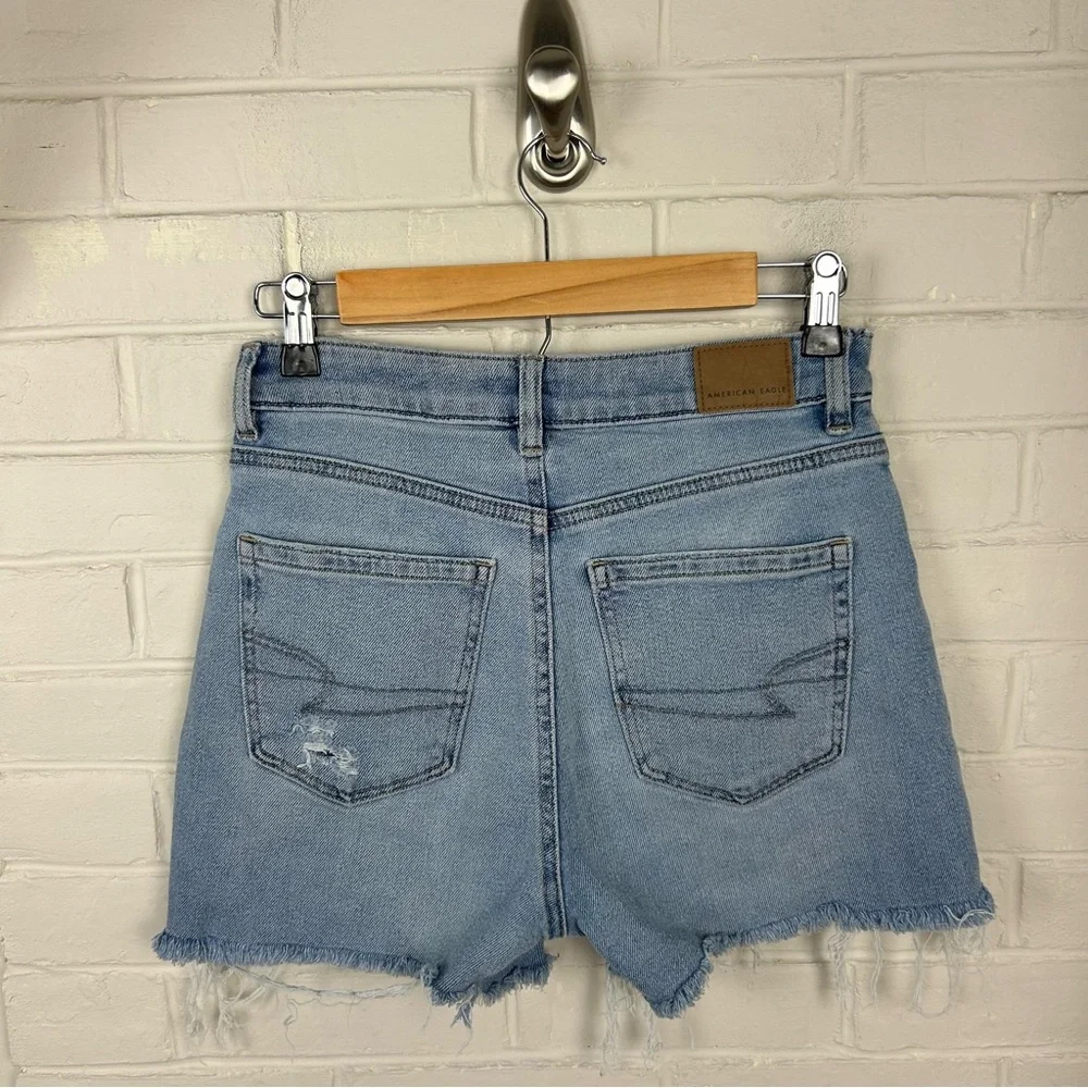 American Eagle Light Wash Mom Jean Shorts Size 2 Long