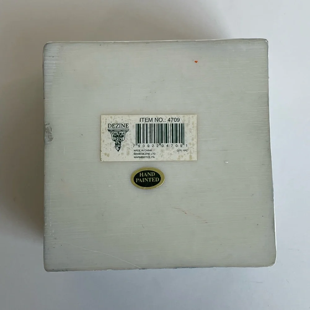 Dezine vintage hand
