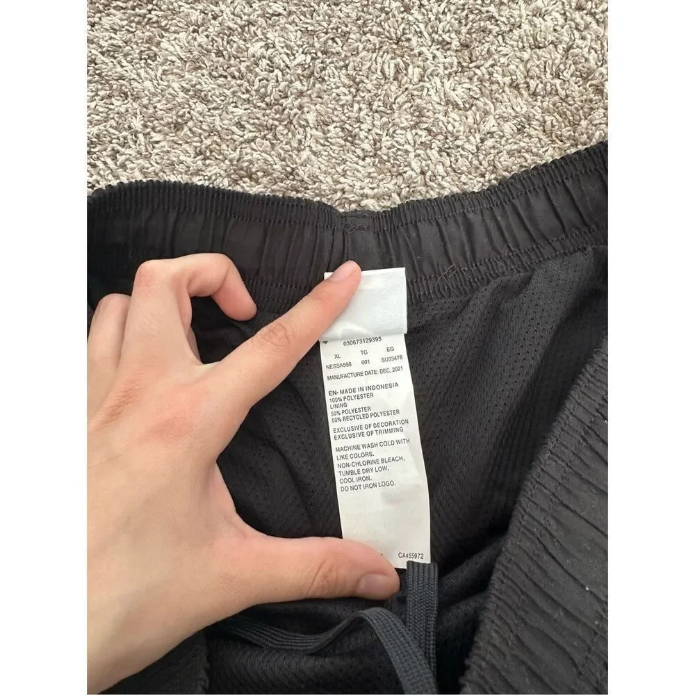 Nike solid essential