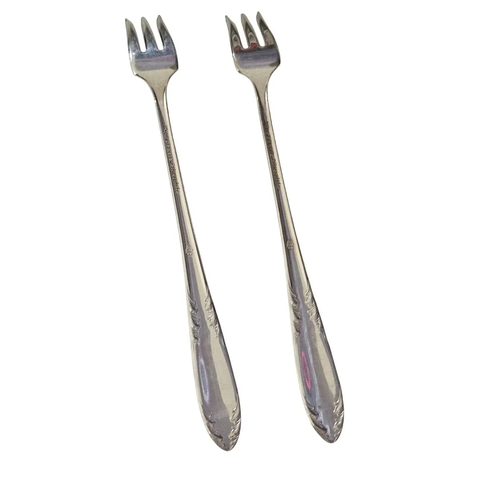 Wm Rogers Silverplate elevate your
