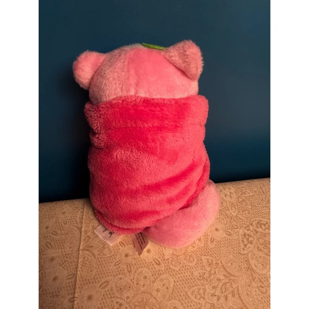 Uncute strawberry clean details