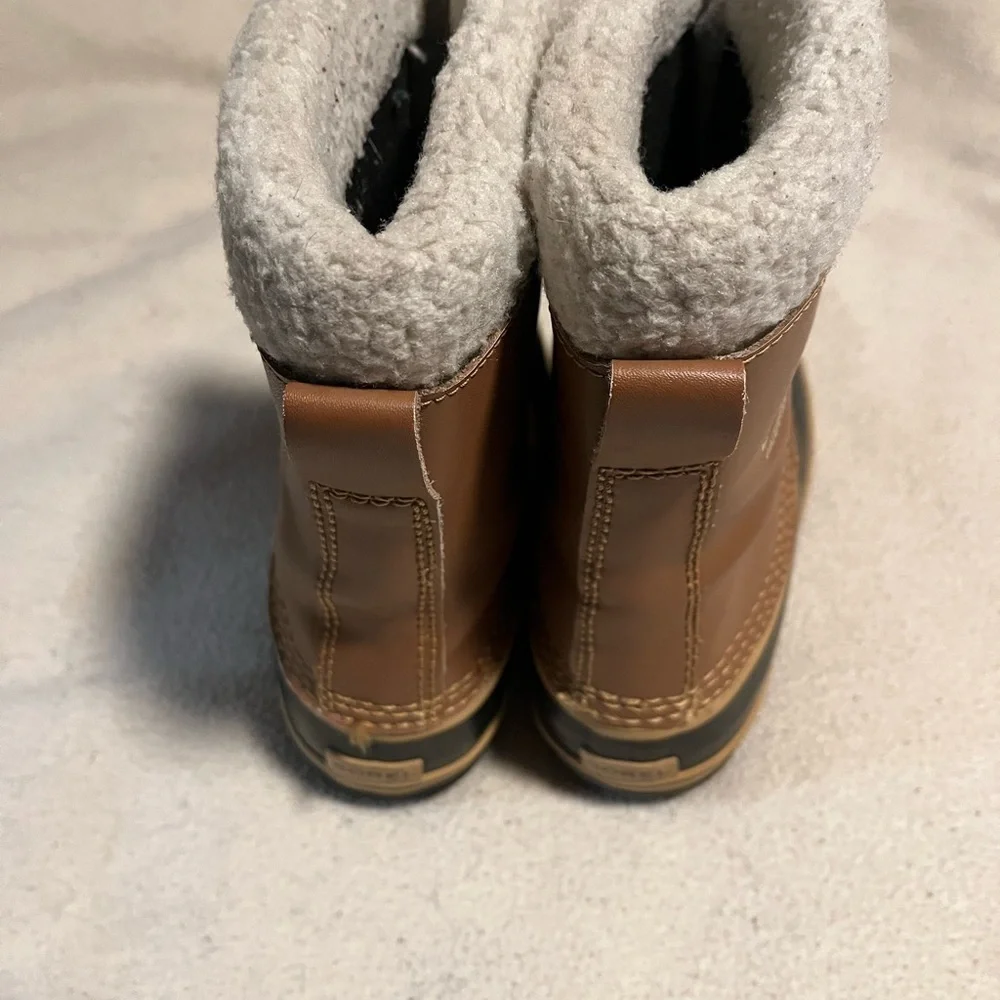 Sorel adjustable lace