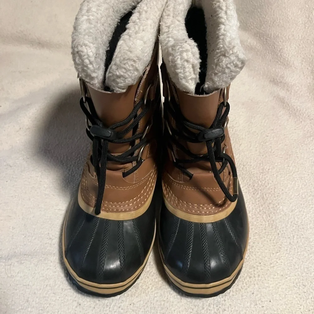 Sorel adjustable lace