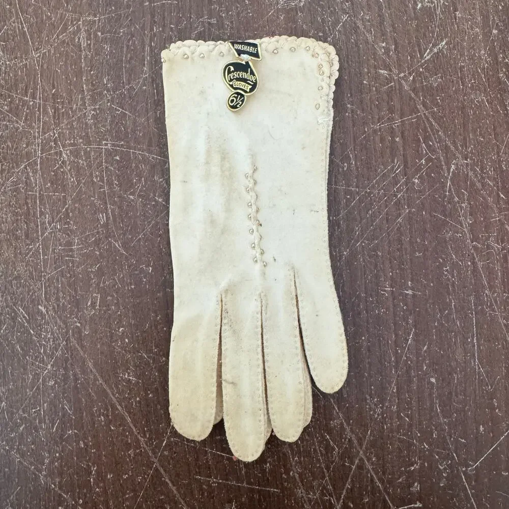 Cresendoe Gloves Ivory Color Faux Pearl Accent‎ Size 6 1/2 with tags