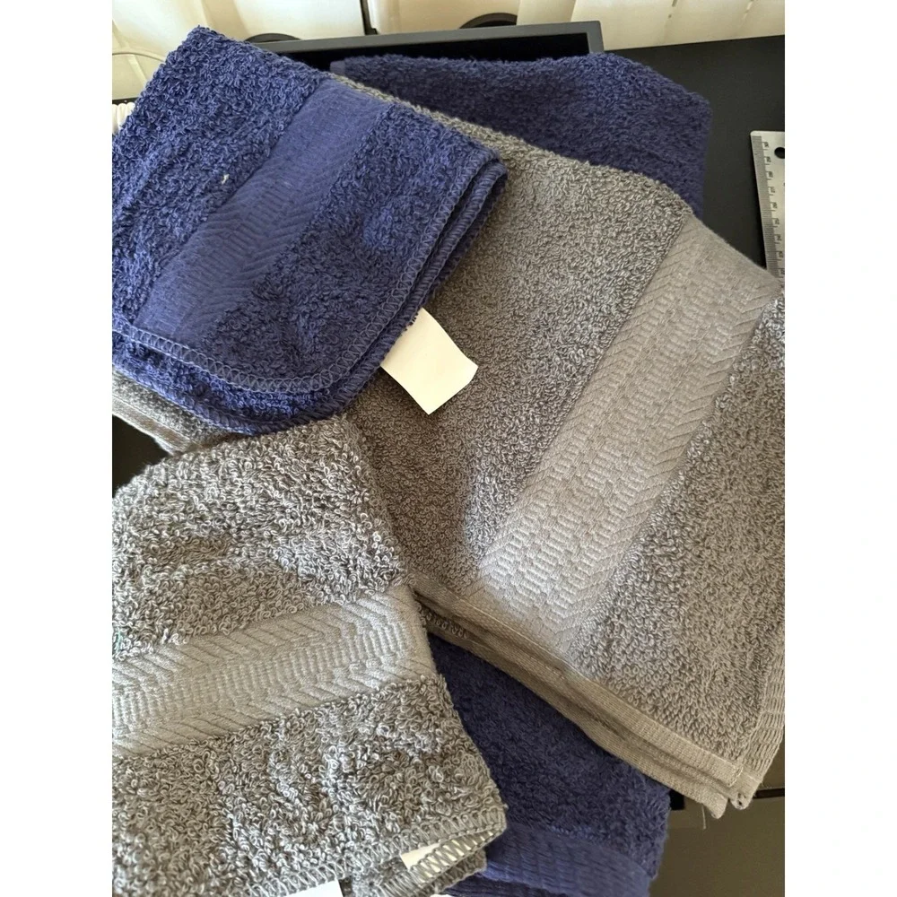 Brand New Two Hand Towels, Two Washcloths ‎ Msrp $28 3878