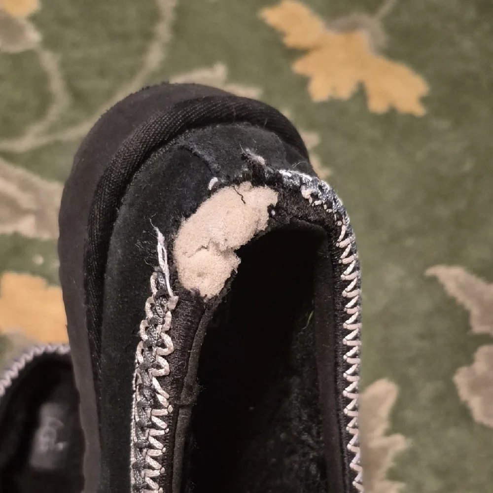 UGG stylish black