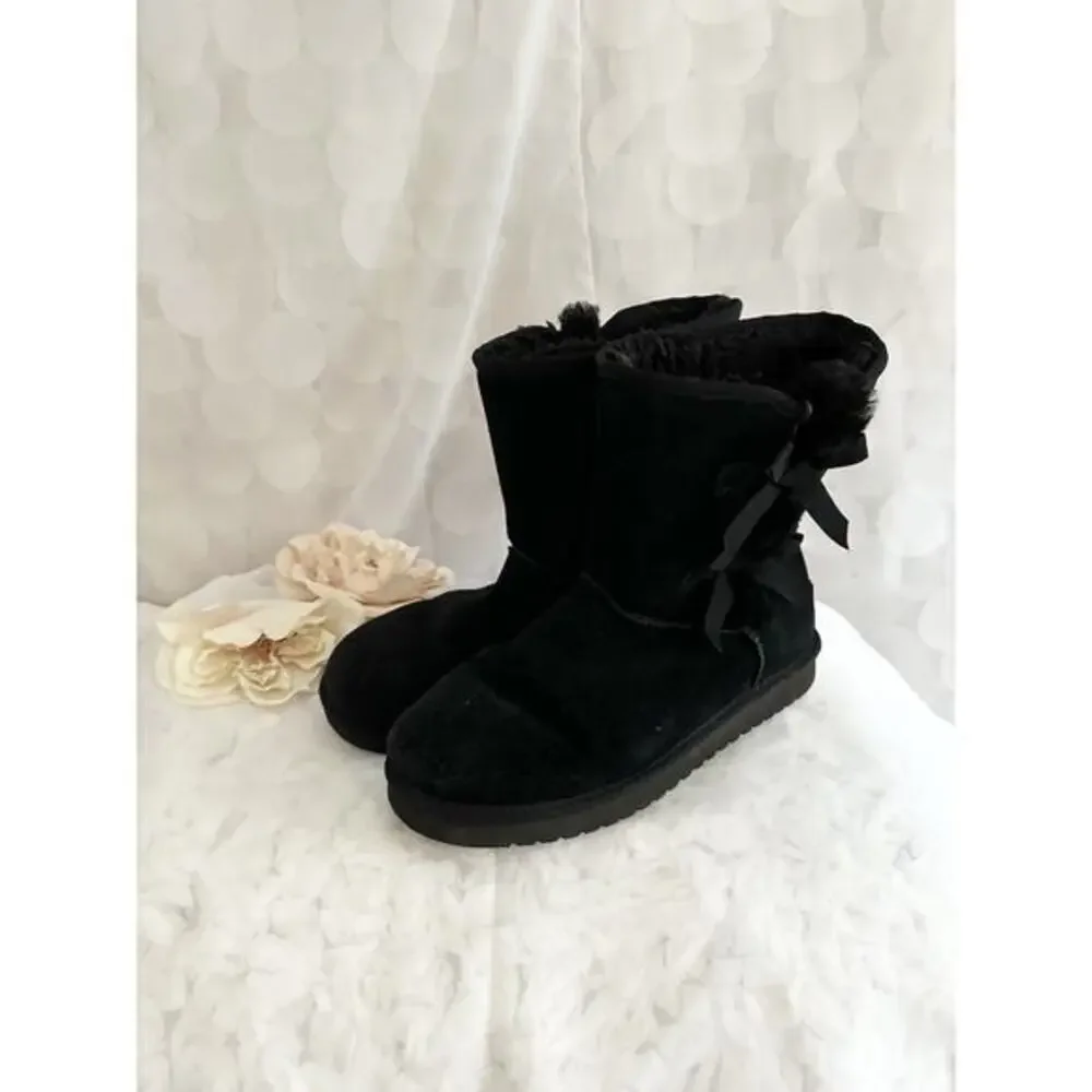 Kolaburra by UGG Victoria Black Suede Mid Calf Boots Women’s Size 11 Bows CLEAN