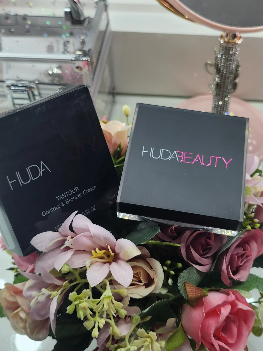 HUDA BEAUTY Tantour Contour & Bronzer Cream - Black with Pink Logo