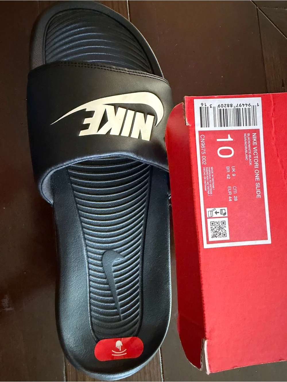 NEW IN BOX Nike Victori Black and White Logo One Slide Sandals
