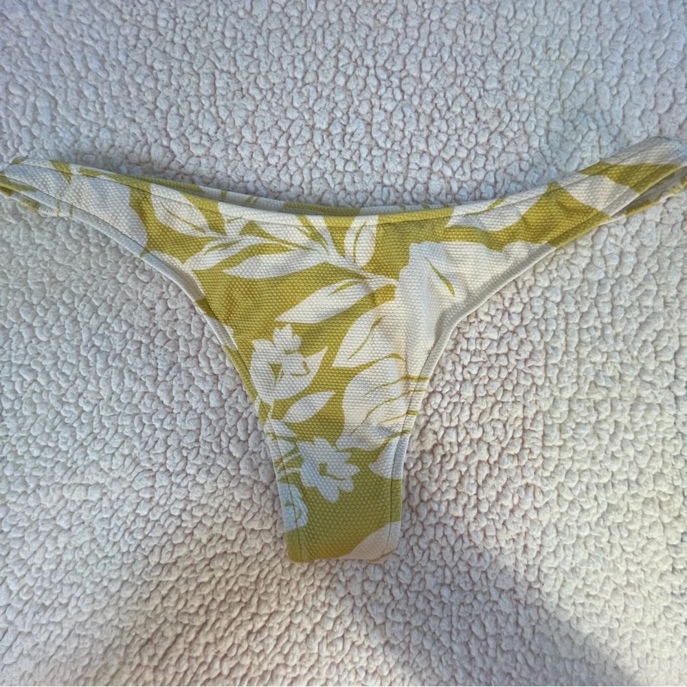NEW L*Space Itsy Cut Bikini Bottom Floral Yellow And White Swimwear Large