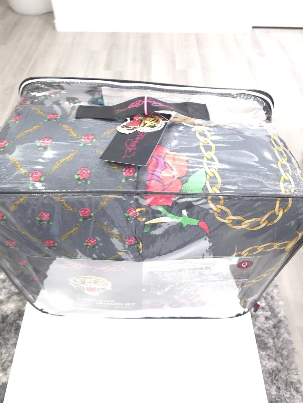 Ed Hardy Queen 8 pcs Red Roses Gold Chain & Reversible Comforter Bedding Set New