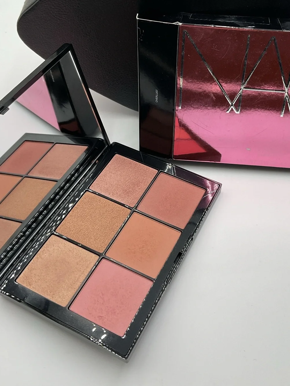 NARS highlighter see compacts
