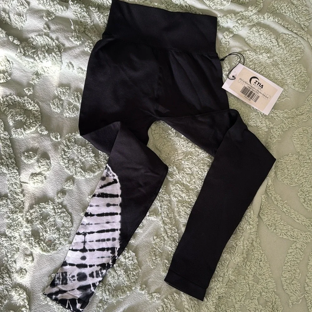Zyia Black and White Tie Dye Leggings Girls Size XS (M3)