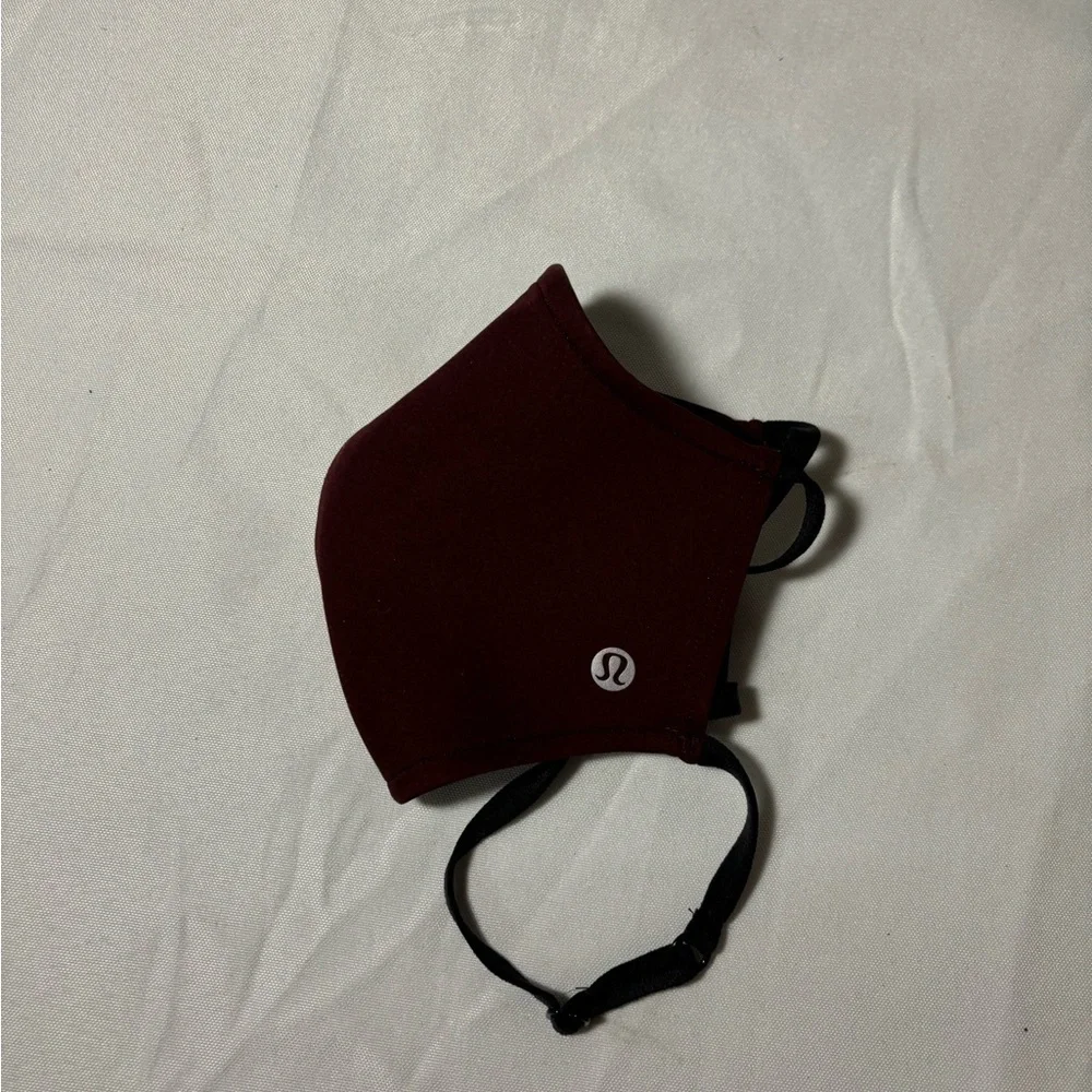 lululemon athletica ships business