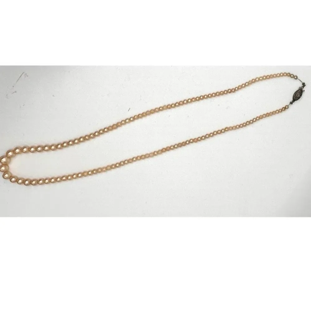 Vintage Faux pearl necklace cream colored