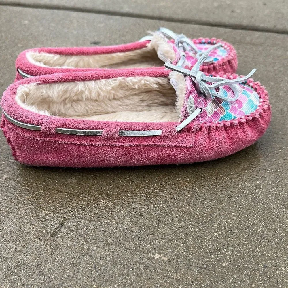 Minnetonka Girls Pink Moccasin Slippers with Mermaid Scale Accent