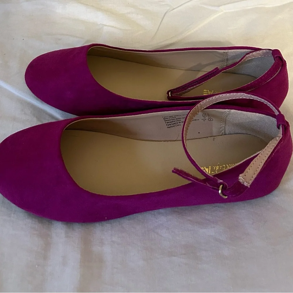American Eagle Girls’ Ballerina-Style Flats With Ankle Strap Size 3-NWOT