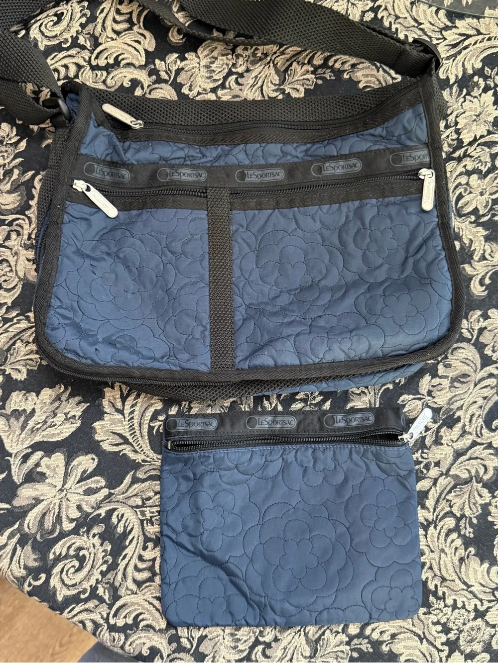 Lesportsac lightweight messenger