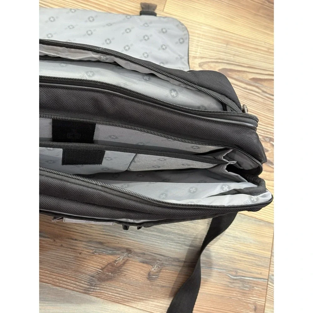 Swiss Gear Large Laptop Bag & Messenger 17x15x5 in With 14 Pockets.