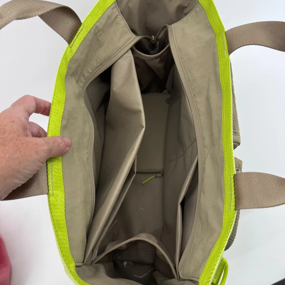 Lululemon very good