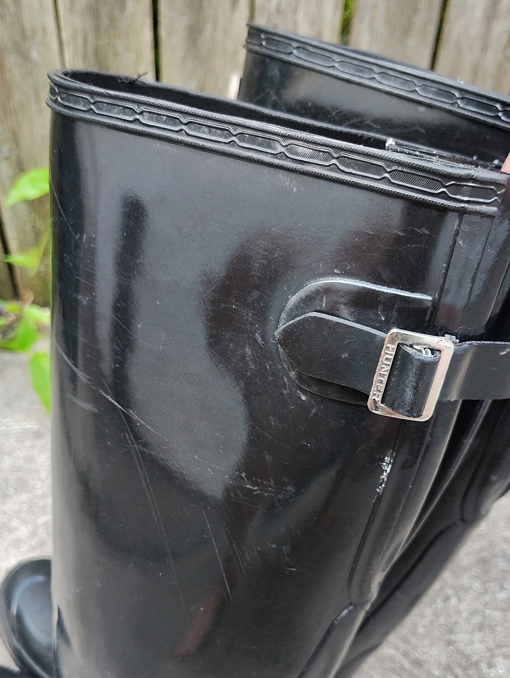 Hunter glossy black