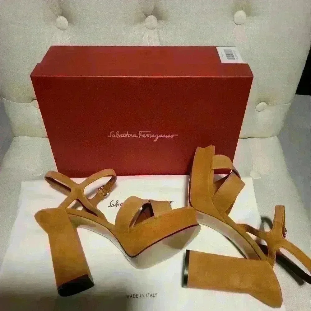 Salvatore Ferragamo 💜💜💜👡 description