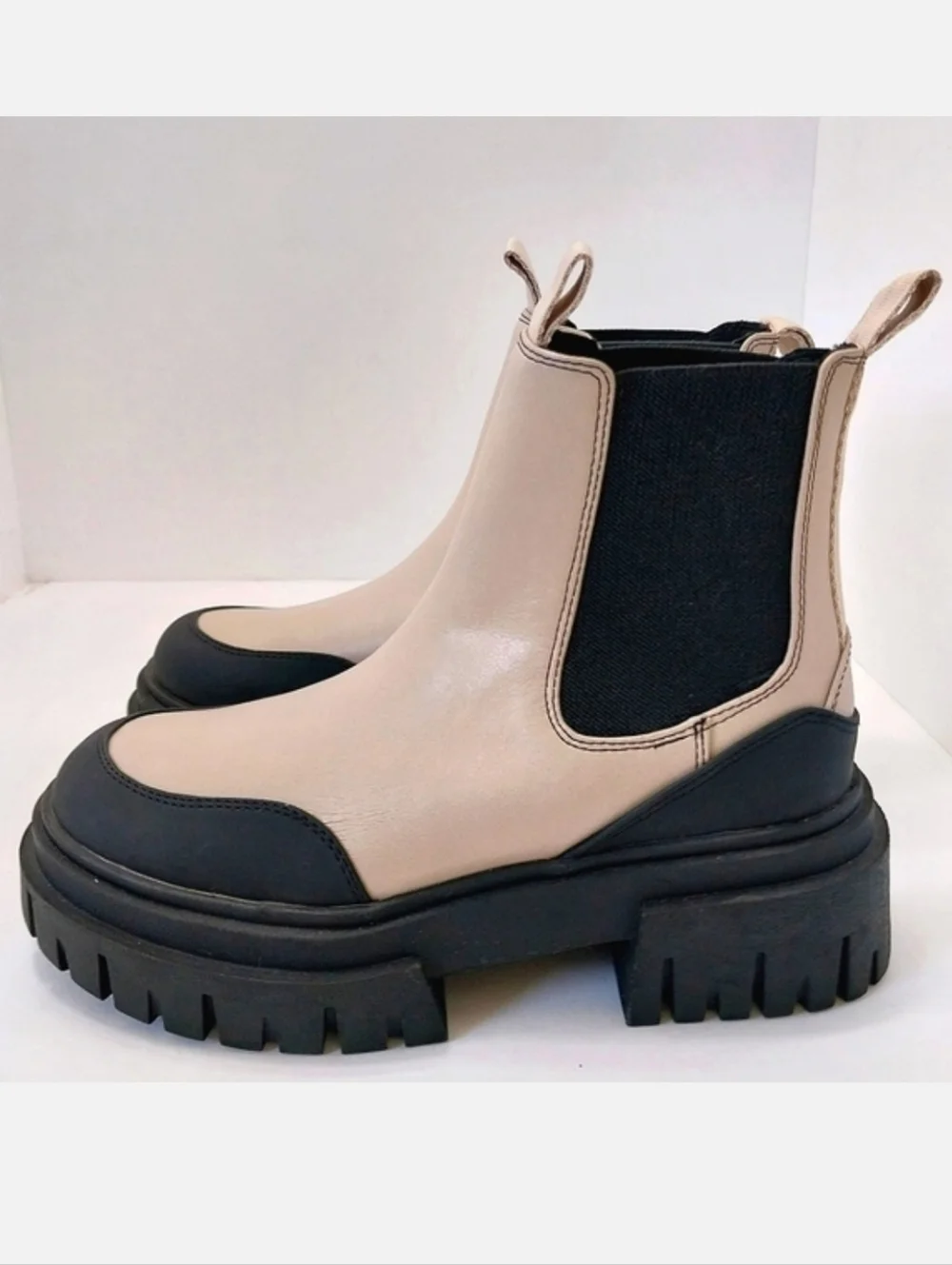 Steve Madden Nicki Chelsea Platform‎ Boots, NEW, Size 6M