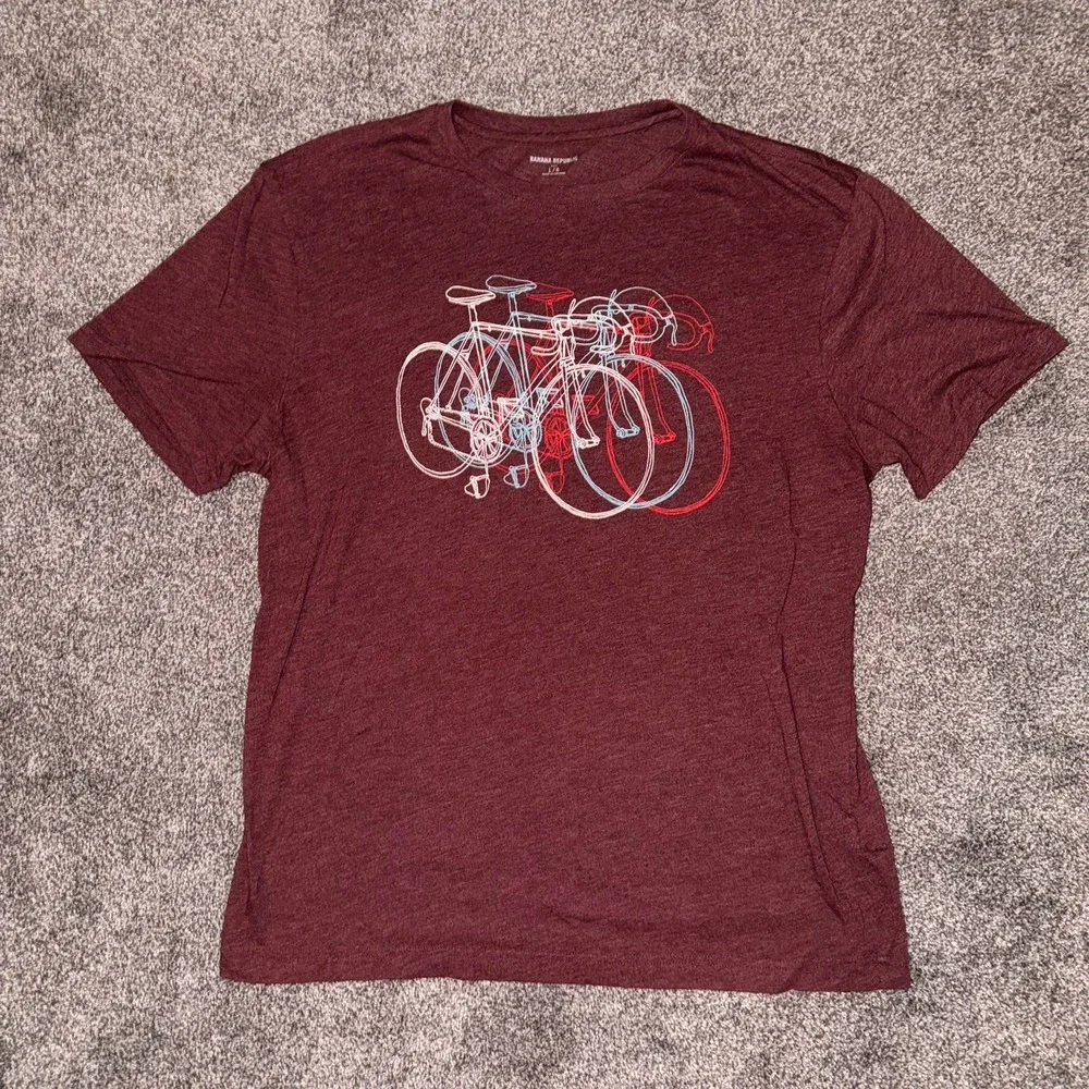 Banana Republic Men's Red Heather Bicycle Illusion‎ T-shirt - Large