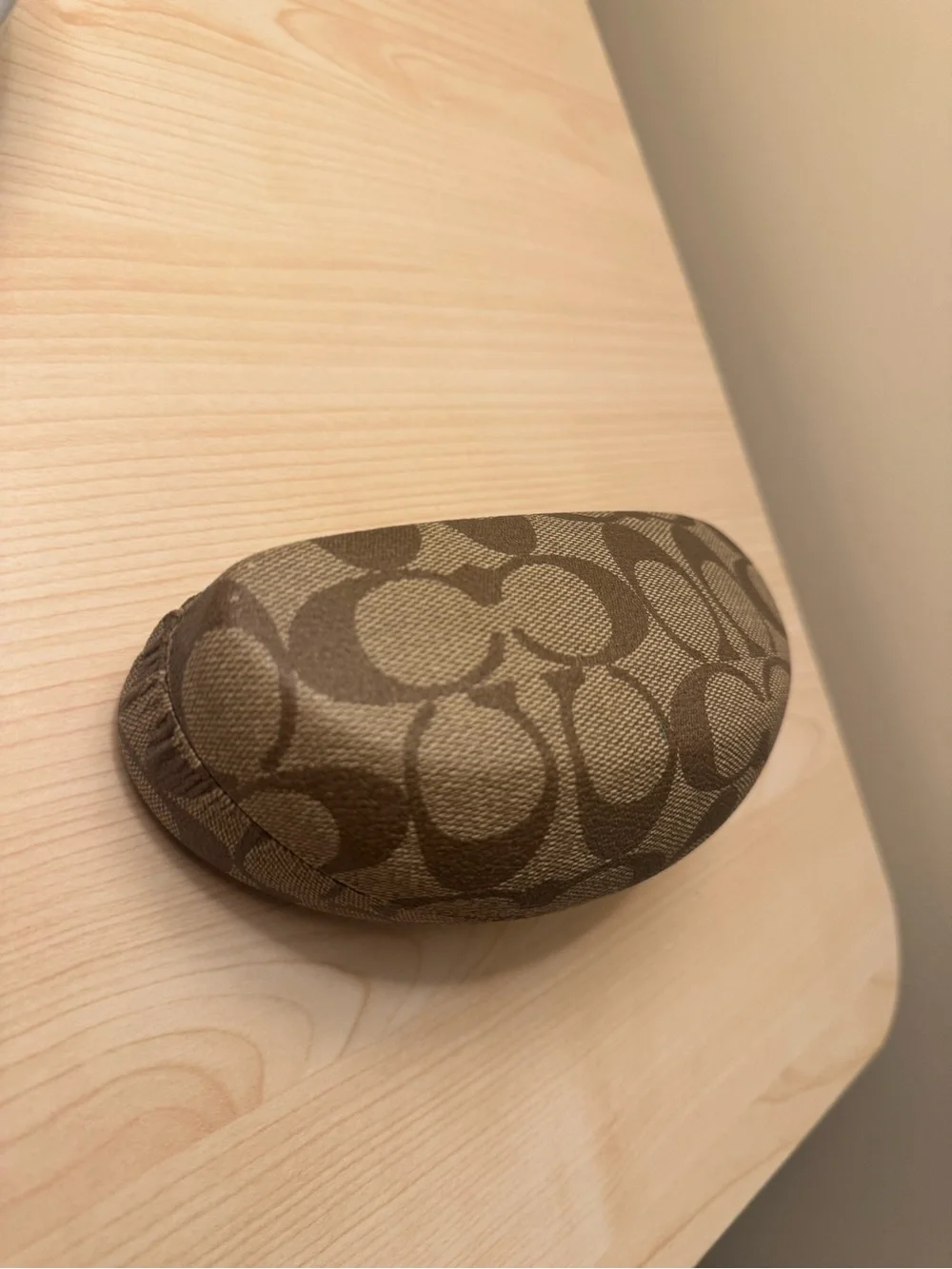 Coach Signature C Clamshell Hard Eyeglass Case in Tan and Brown