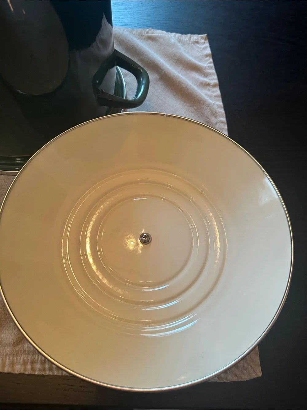 Le Creuset construction cooking look