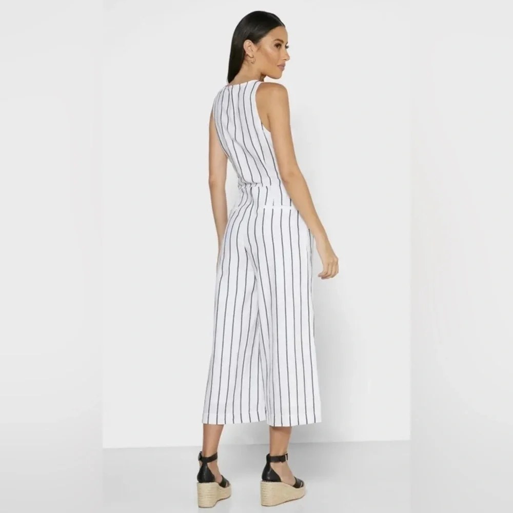 Banana Republic features cropped