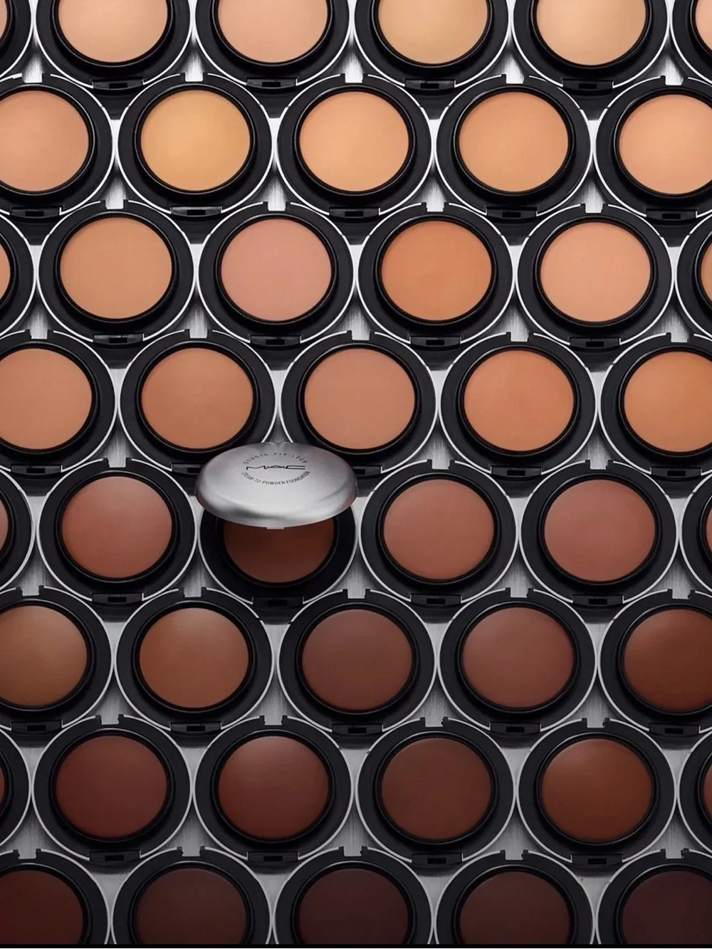 MAC Cosmetics nw45—> medium