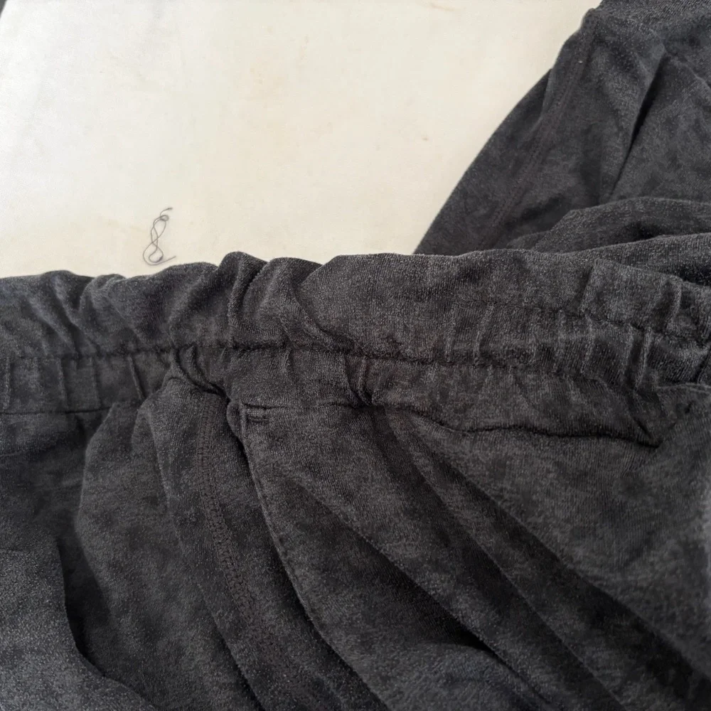 Vuori Performance Jogger in Charcoal Shibori