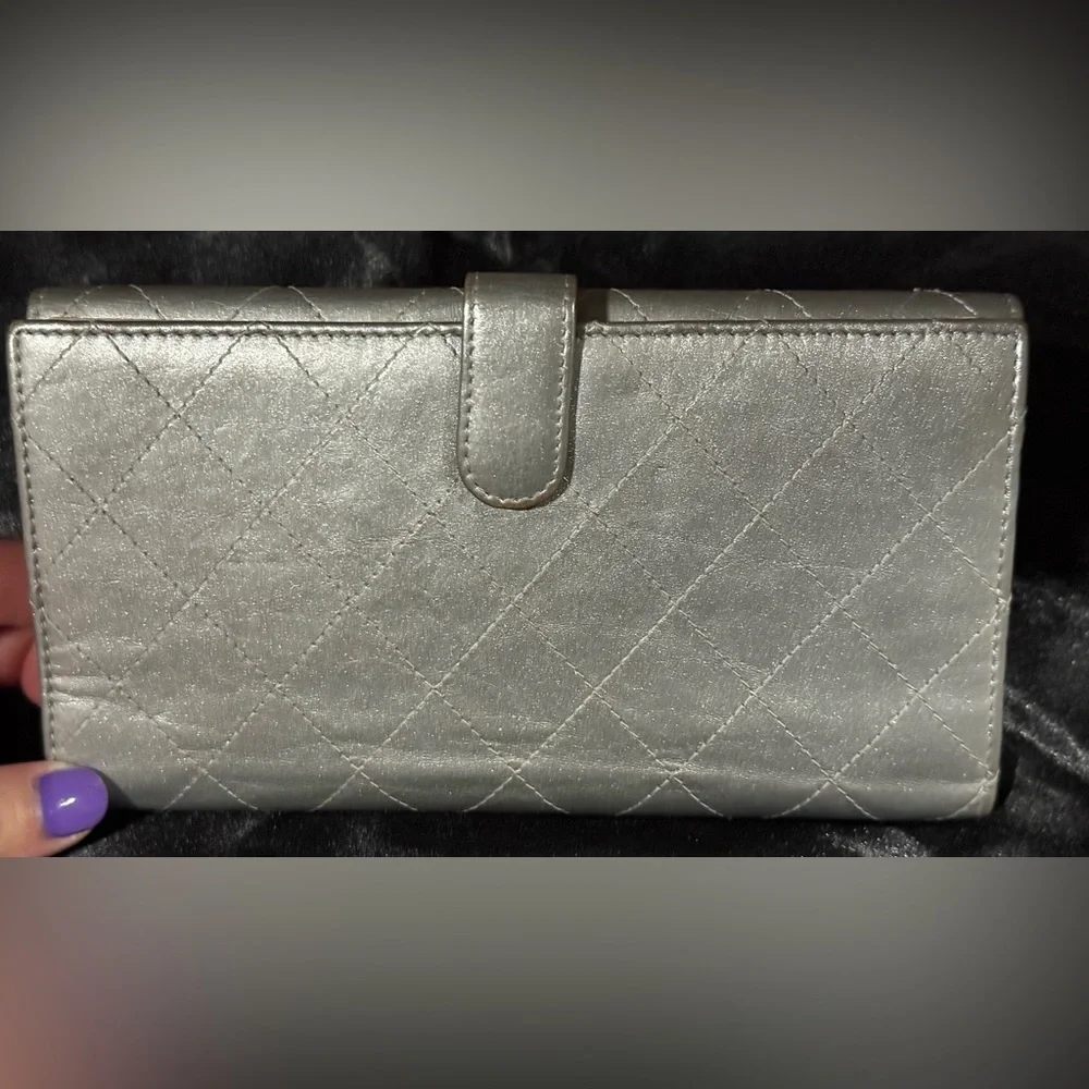 CHANEL palette has off