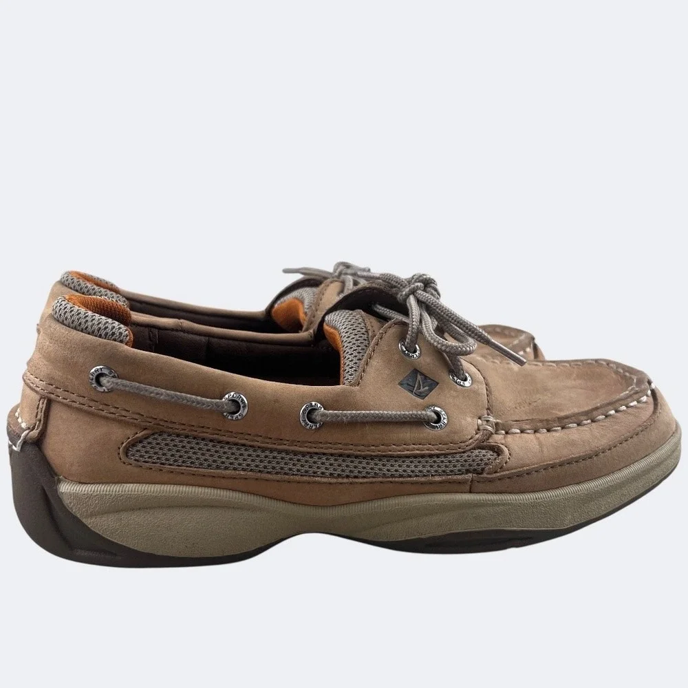 Sperry brand top