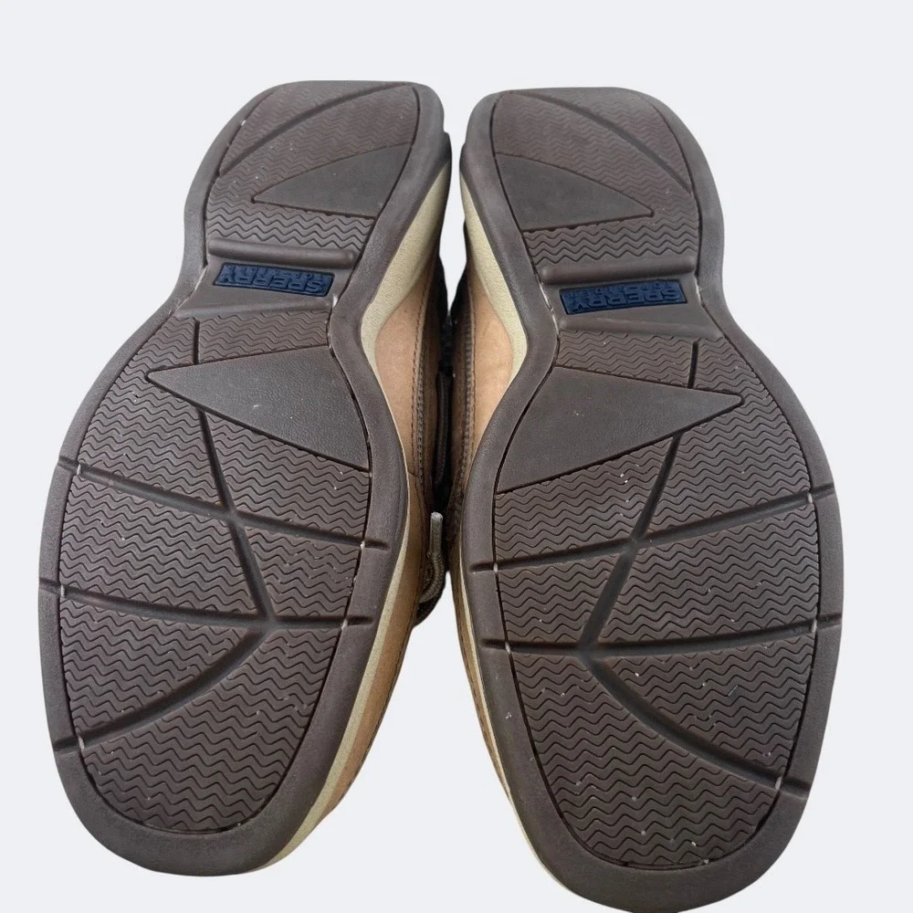 Sperry brand top