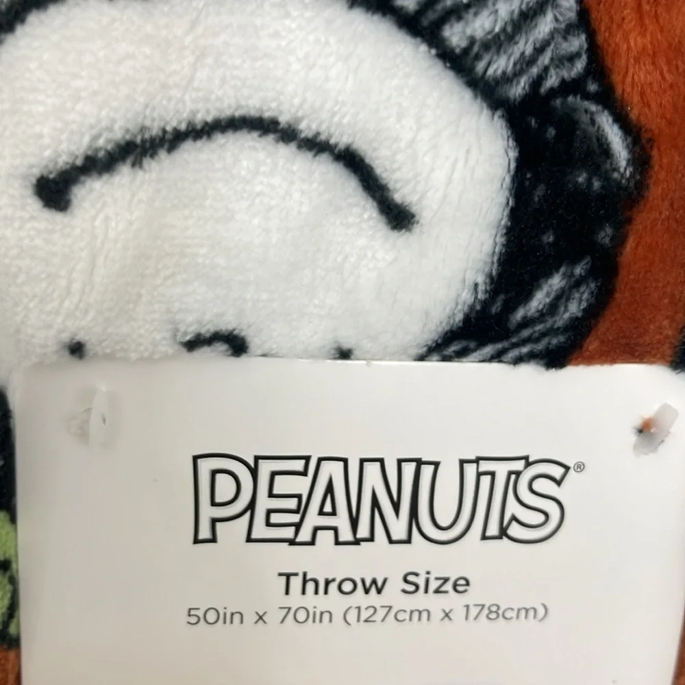 Peanuts nwt snoopy