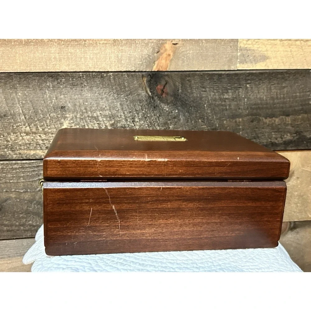 The Unbranded Brand vtg mahogany