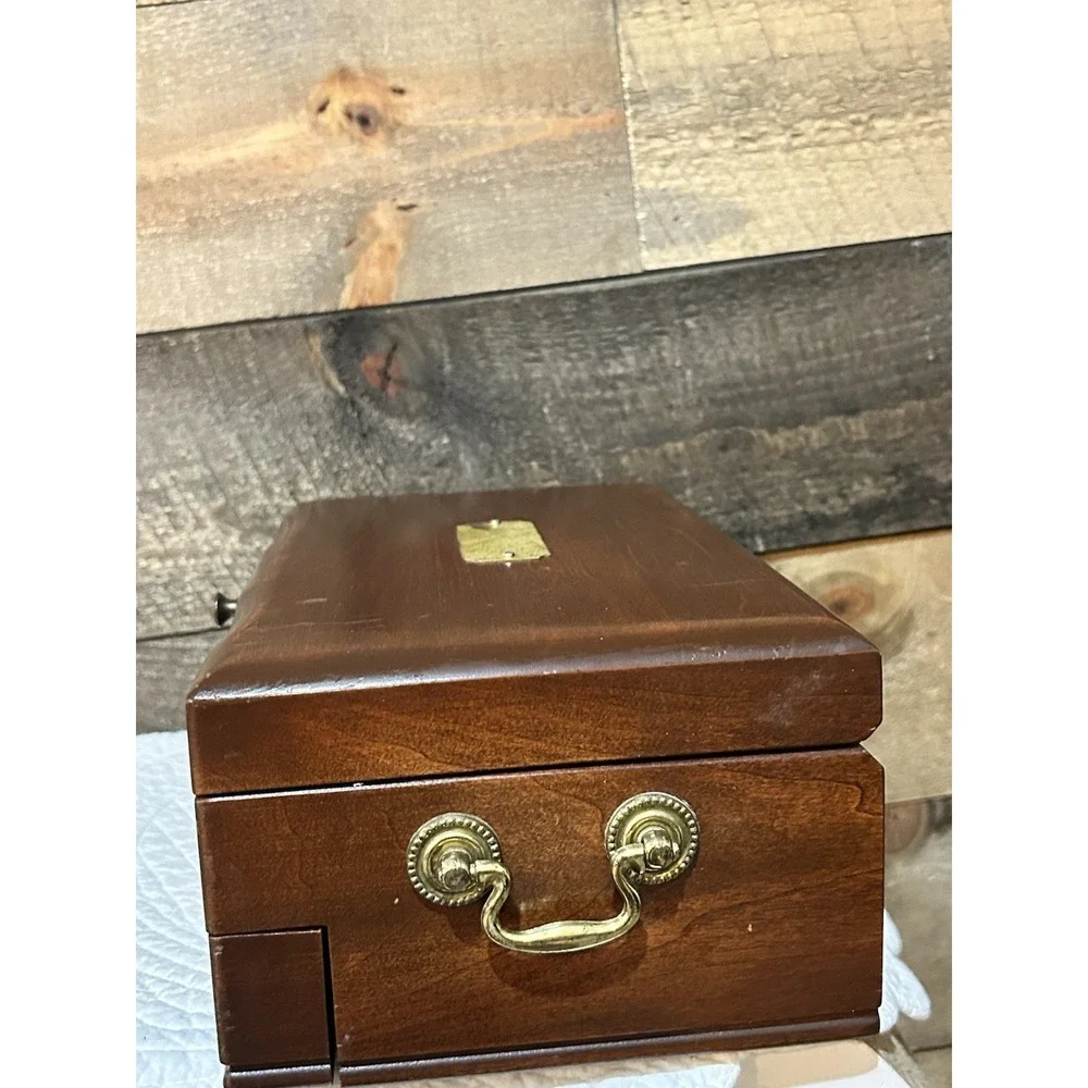 The Unbranded Brand vtg mahogany